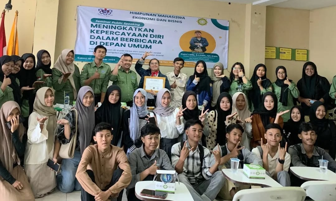 HIMAEKBIS Institut Banten Gelar Seminar Public Speaking untuk Tingkatkan Kepercayaan Diri